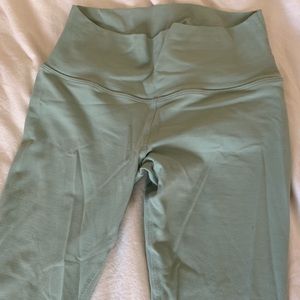 highwaist alo legging w/ mesh detail